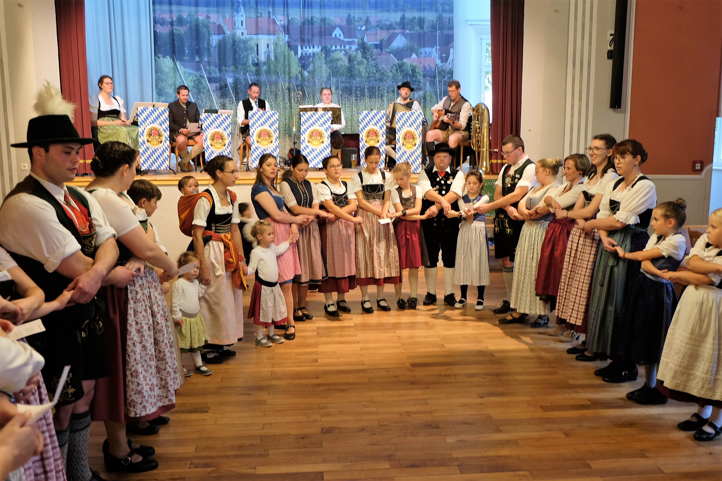 Spaß, Spiel und Spannung beim Jugendvolkstanz des Donaugau Trachtenverbandes in Siegenburg!