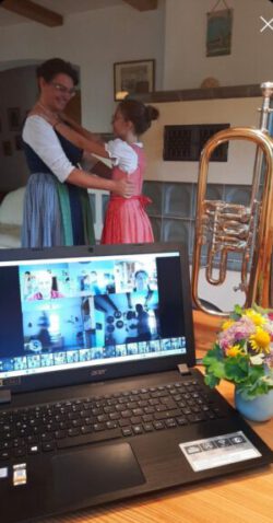 Jetzt werd tanzt – Zwoaraloa tanzn – Volkstänze mit Taktwechsel –  Online über Zoom-Meeting