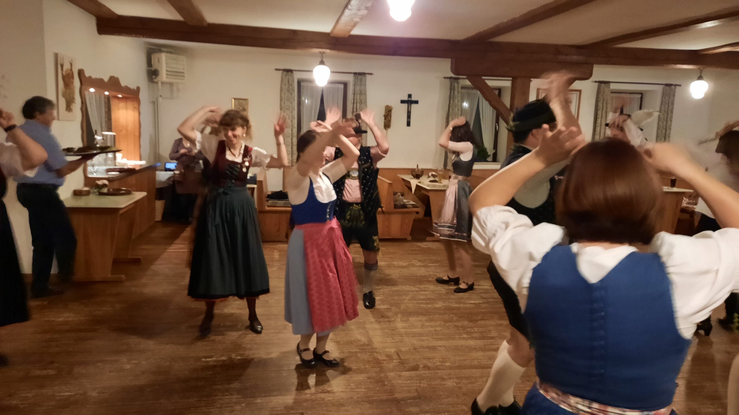 Jetzt werd tanzt – „Volkstänze für Kinder“ in Notzenhausen