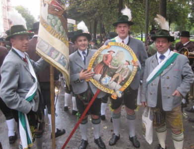 Oktoberfest – Trachten- und Schützenumzug